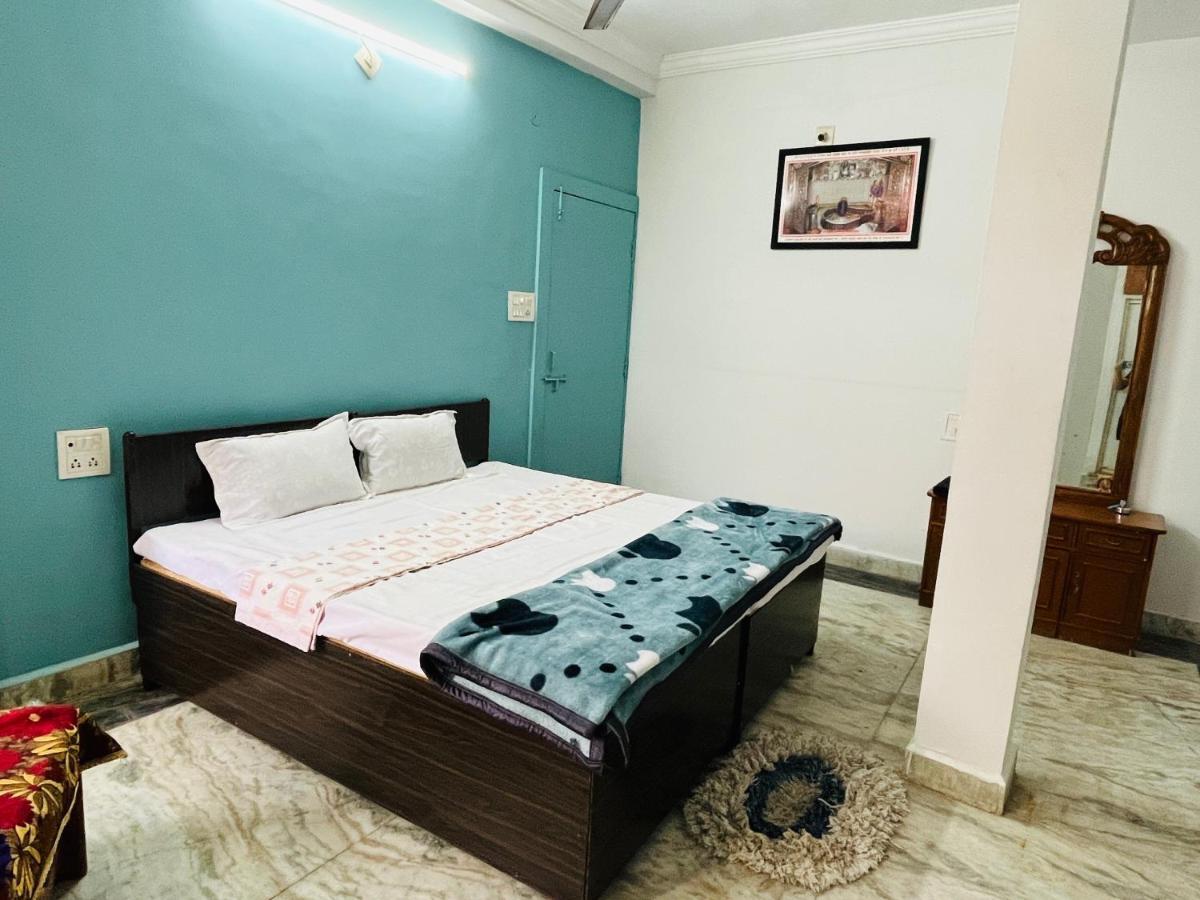 Tiwari G Home Stay Ujjain Buitenkant foto