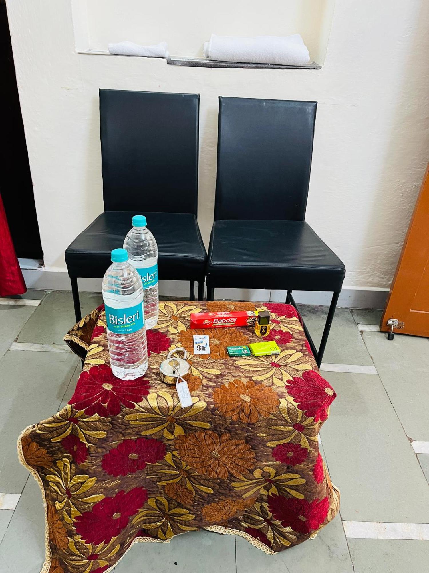 Tiwari G Home Stay Ujjain Buitenkant foto