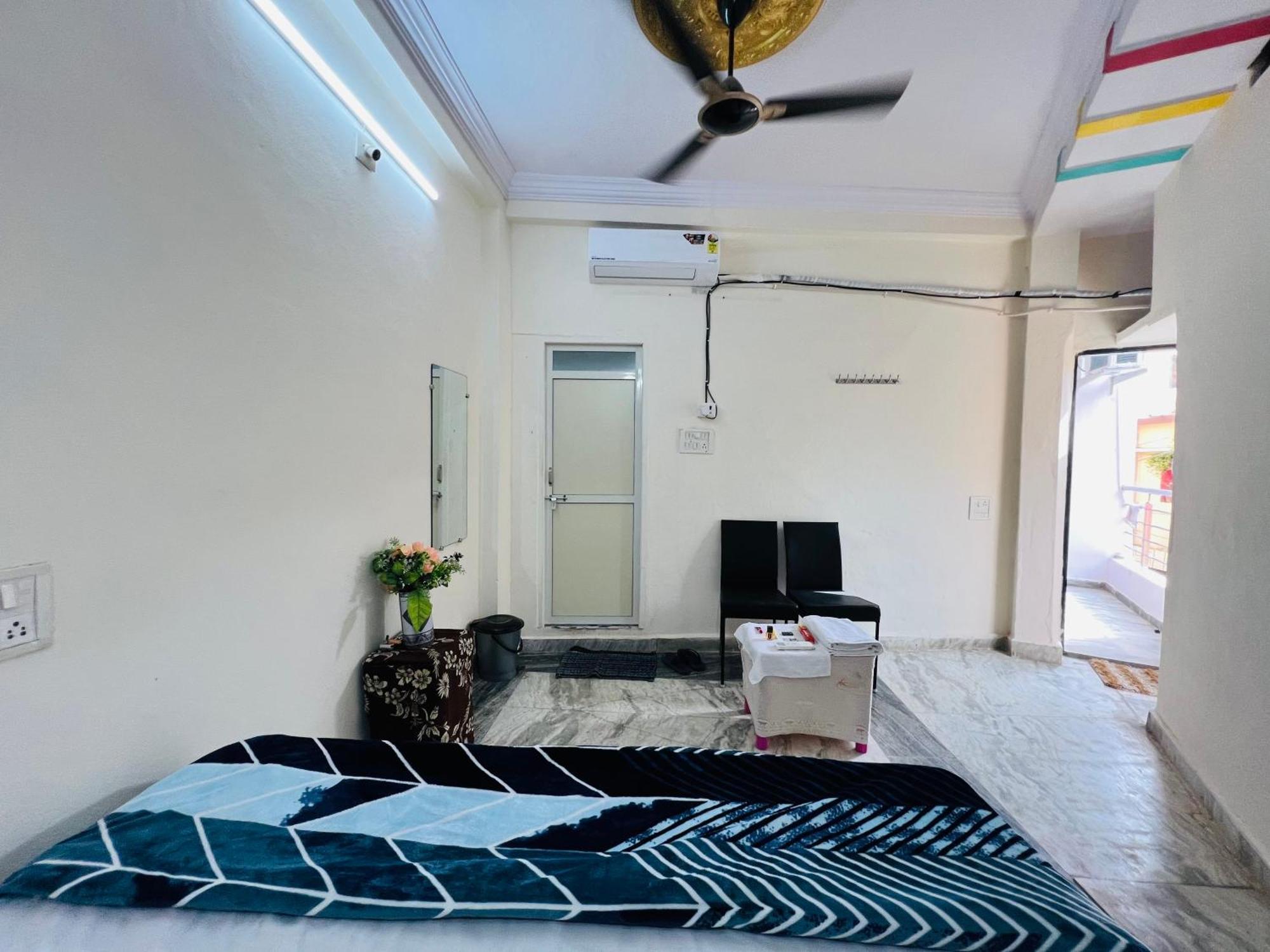 Tiwari G Home Stay Ujjain Buitenkant foto
